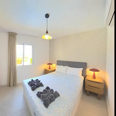 Sunshine Blue Skies And Seaview 2 Bedroom Apartment Seasonal Pool Free Wifi And Dedicated Workspace By Namaste Elite Appartement Torremolinos