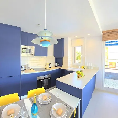 Appartamento Sunshine Blue Skies And Seaview 2 Bedroom Apartment Seasonal Pool Free Wifi And Dedicated Workspace By Namaste Elite
